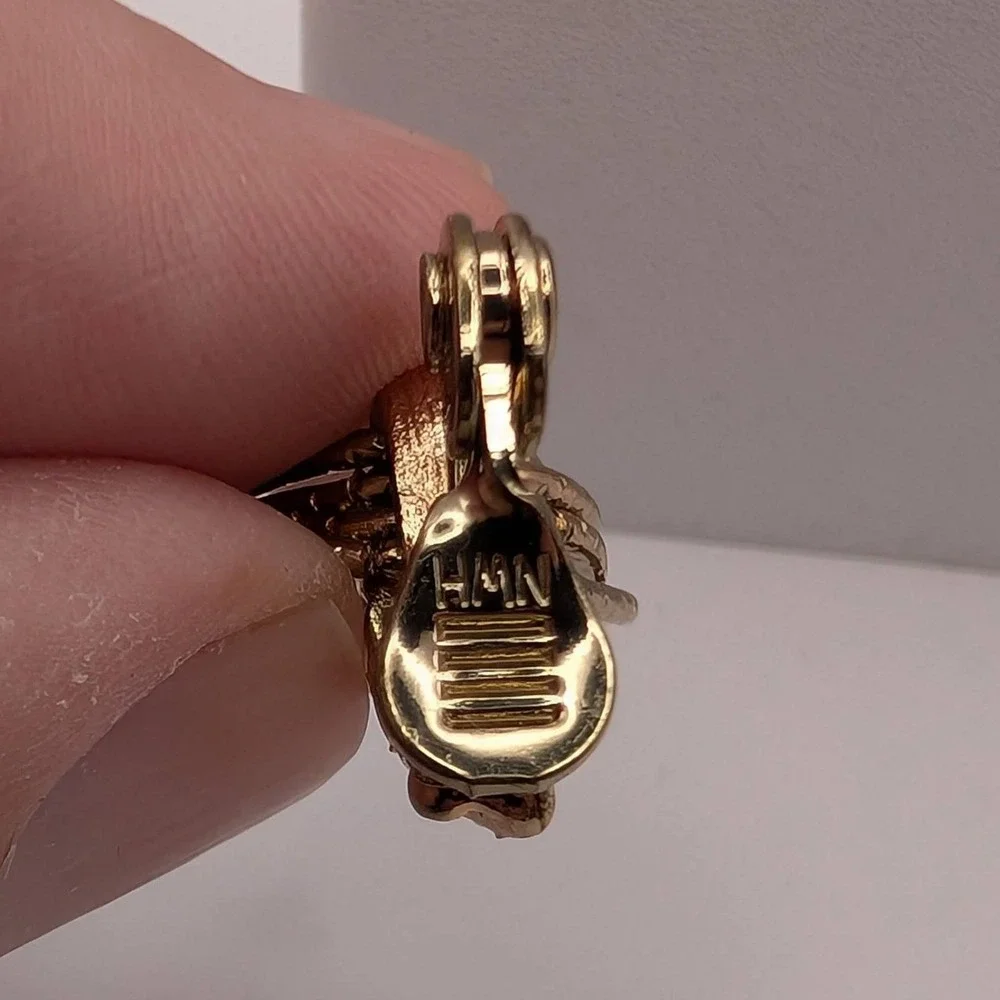 Vintage Napier Gold Tone Triple Oval‎ Hoop Clip On Earrings Signed HMN Textured